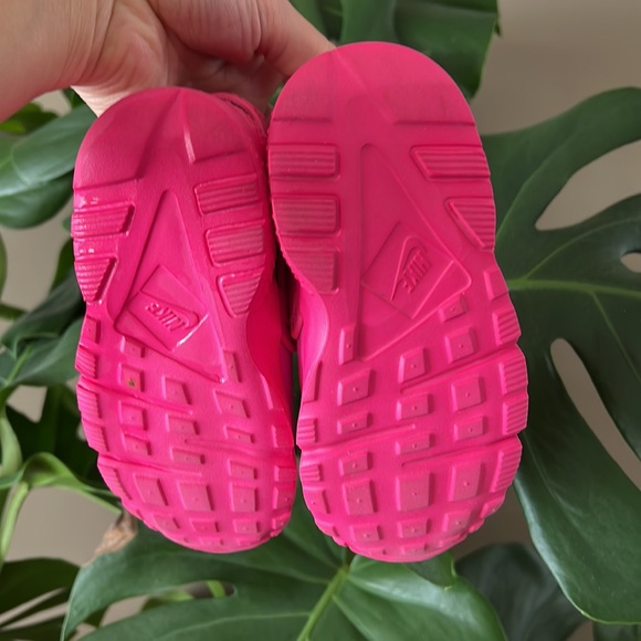 Size 9C Huarache Fushia Pink Toddler Shoe - Picture 3 of 5